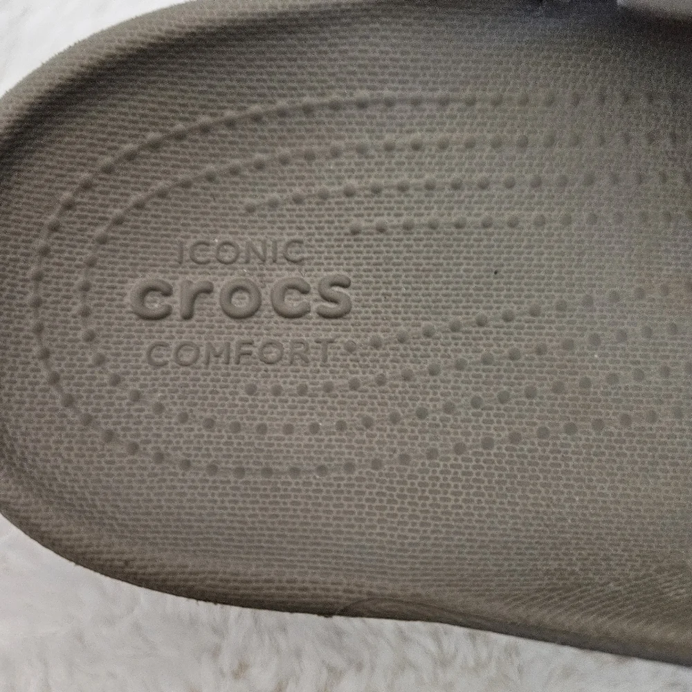 CROCS Mens Flip Flops Sz 8